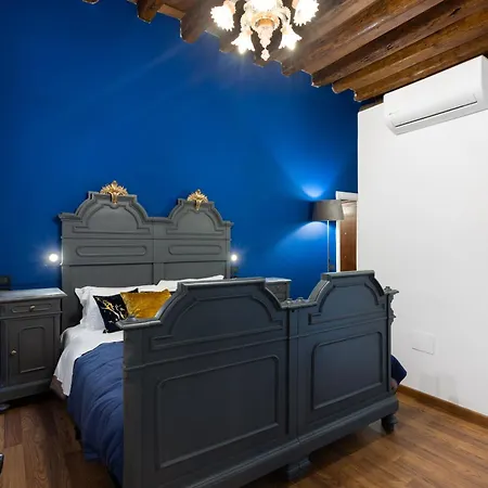 アパート Blue Venetian House