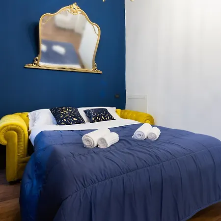 Daire Blue Venetian House