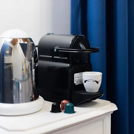 Daire Blue Venetian House *