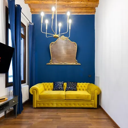 Daire Blue Venetian House